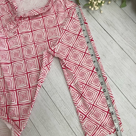 J. McLaughlin Pink White Diamond Print Ruffle Neck Top - Picture 7 of 13